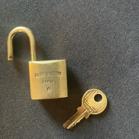 LV Lock #204 - Picture 2 of 8